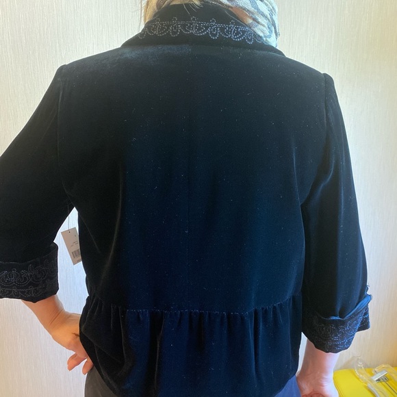 Tahari black jacket - Picture 2 of 4